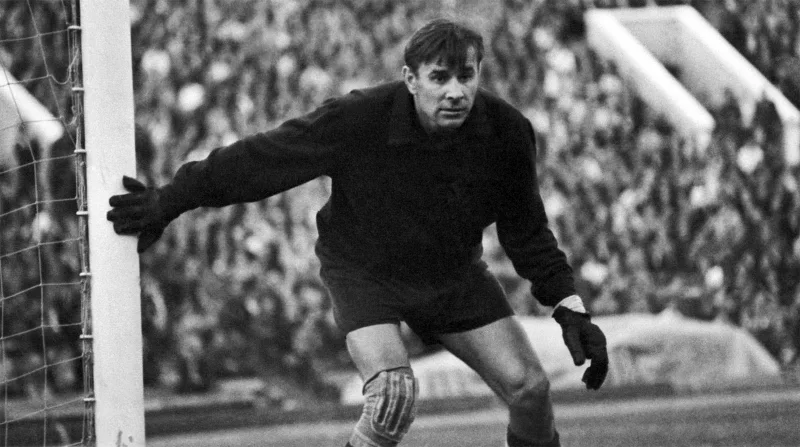 Lev Yashin - Niềm hãnh diện tột cùng đến từ vị trí thủ môn